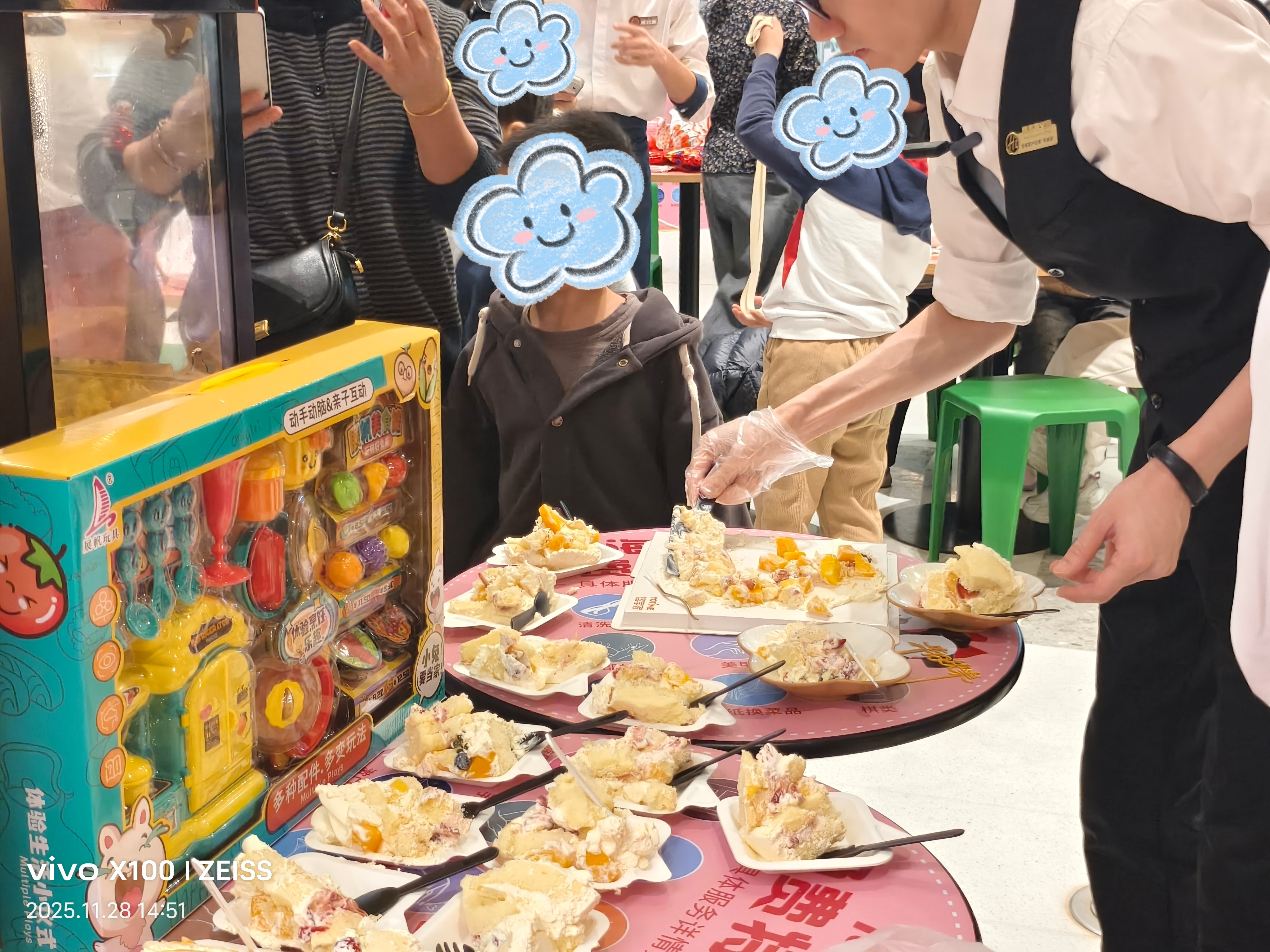 外出融合活动丨海底捞包饺子